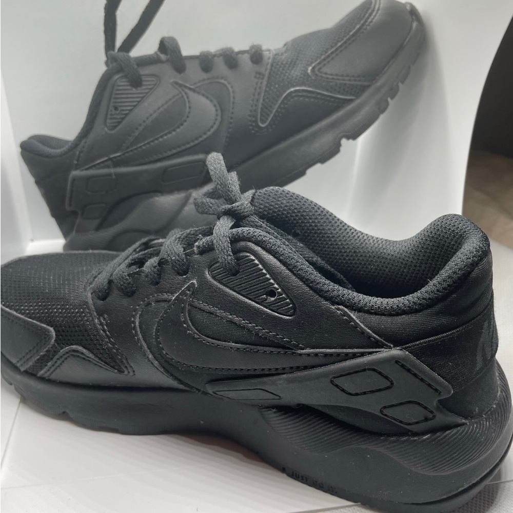 Black Nike size 4Y!